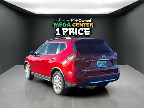 Used 2019 Nissan Rogue SV image 2