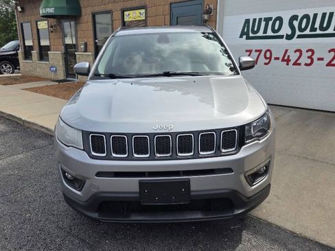 Used 2020 Jeep Compass Latitude w/ Cold Weather Group FWD image 3