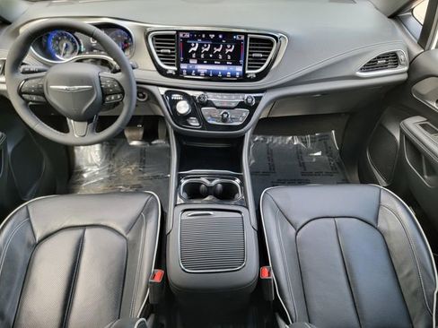 Certified 2023 Chrysler Pacifica Limited w/ S Appearance Package AWD/4WD image 27