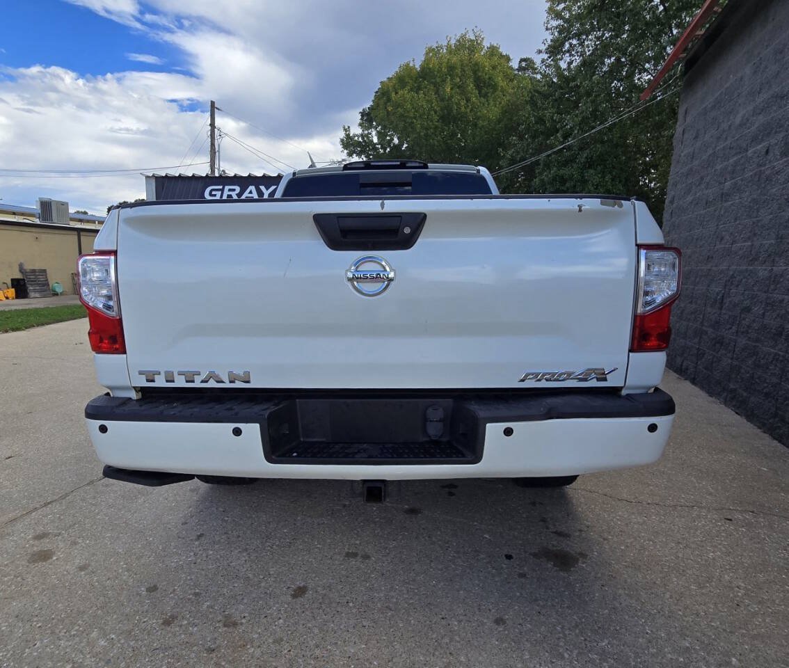 Used 2017 Nissan Titan PRO-4X w/ Pro-4x Convenience Package AWD/4WD image 7