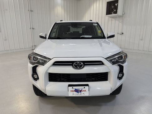 Used 2022 Toyota 4Runner SR5 Premium AWD/4WD image 31