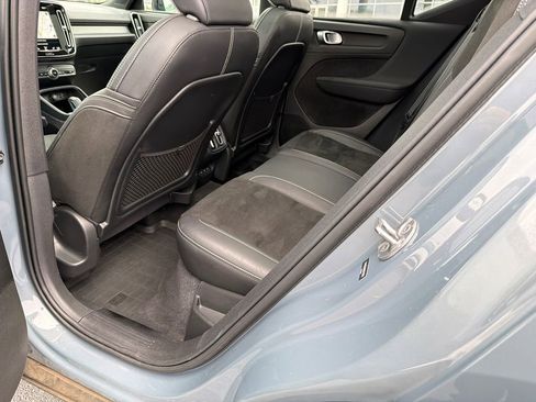 Used 2022 Volvo XC40 T5 R-Design w/ Advanced Package image 21