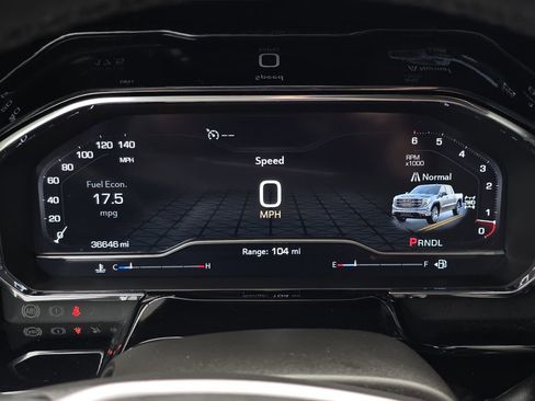 Certified 2025 GMC Sierra 1500 SLT image 16