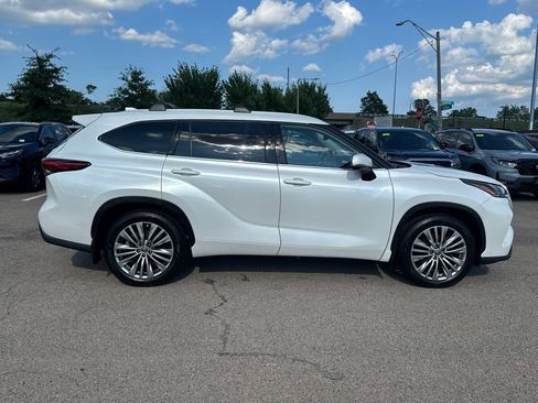 Used 2023 Toyota Highlander Platinum AWD/4WD image 10