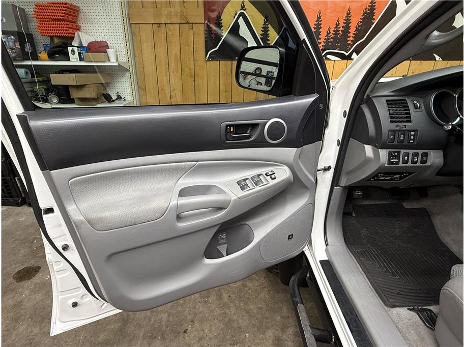 Used 2011 Toyota Tacoma 4x4 Double Cab w/ TRD Off-Road Pkg w/JBL Audio image 12