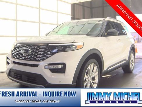 Used 2023 Ford Explorer Platinum w/ Technology Package AWD/4WD image 2