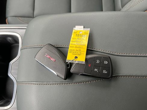 Used 2025 GMC Acadia AT4 image 33