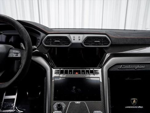 Used 2023 Lamborghini Urus Performante AWD/4WD image 43