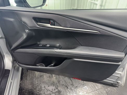 Used 2025 Toyota Camry LE image 11
