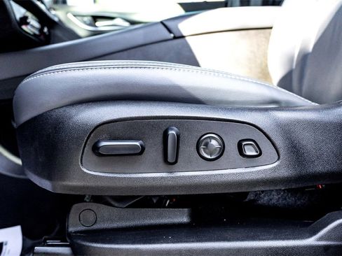 Used 2024 Buick Enclave Premium image 12