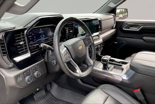 Used 2023 Chevrolet Silverado 1500 LTZ AWD/4WD image 12