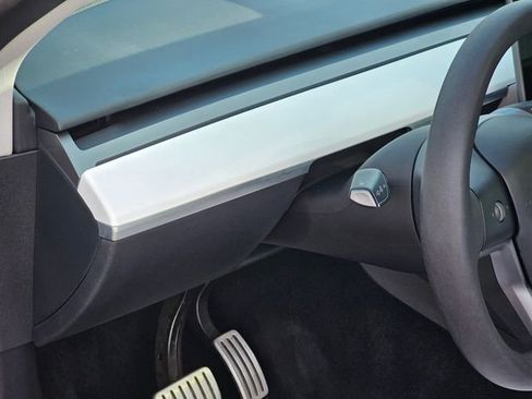 Used 2024 Tesla Model Y Performance image 15