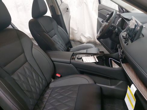 New 2026 Nissan Rogue Platinum w/ Platinum Premium Package image 10