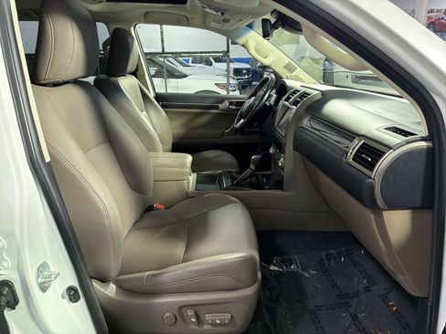 Used 2020 Lexus GX 460 Premium w/ Premium Package AWD/4WD image 25