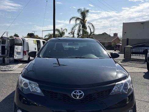 Used 2014 Toyota Camry SE FWD image 5