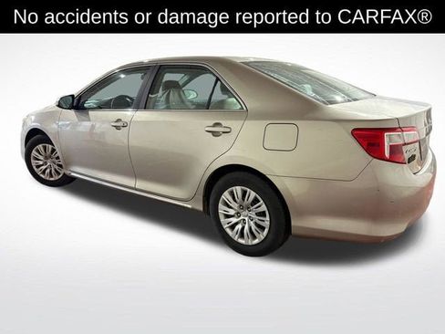 Used 2013 Toyota Camry LE FWD image 3