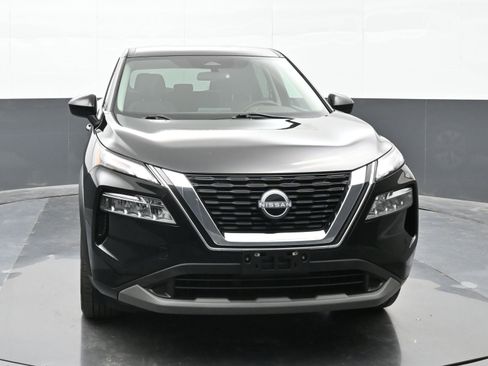 Used 2023 Nissan Rogue SV image 3