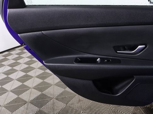 Certified 2023 Hyundai Elantra Limited w/ Preferred Accessory Package image 21