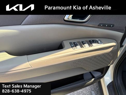 New 2026 Kia Carnival EX image 24