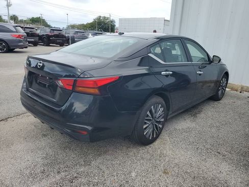 Certified 2025 Nissan Altima 2.5 SV FWD image 4