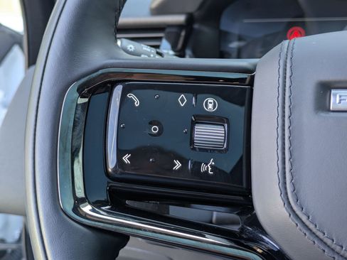 Used 2025 Land Rover Range Rover Velar Dynamic SE image 19