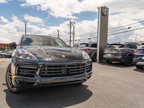 Used 2023 Porsche Cayenne S image 10