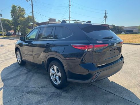Used 2023 Toyota Highlander L FWD image 12