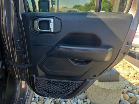 Used 2018 Jeep Wrangler Unlimited Rubicon AWD/4WD image 23