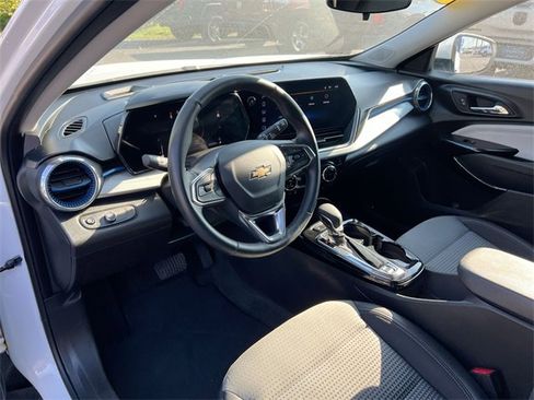 Used 2024 Chevrolet Trax LT w/ Driver Confidence Package image 10