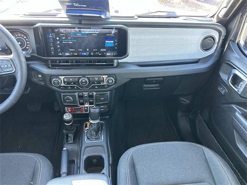Used 2024 Jeep Gladiator Sport image 15