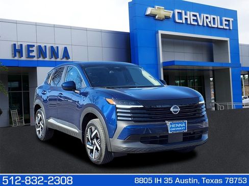 Used 2025 Nissan Kicks SV image 1