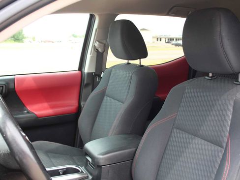 Used 2021 Toyota Tacoma SR5 AWD/4WD image 26