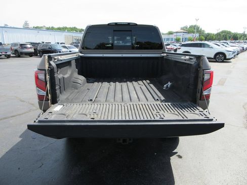 Used 2021 Nissan Titan PRO-4X w/ Pro-4x Convenience Package AWD/4WD image 8