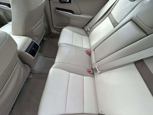Used 2012 Toyota Camry XLE w/ Leather Pkg image 12