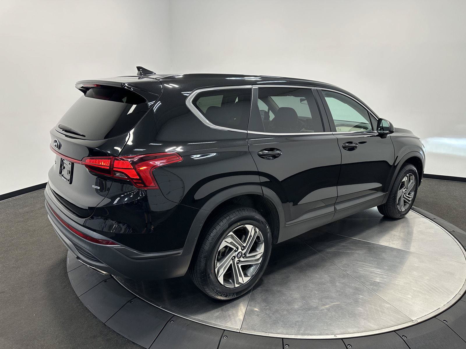 Certified 2023 Hyundai Santa Fe SE AWD/4WD image 7