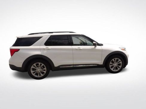 Certified 2021 Ford Explorer XLT w/ Equipment Group 202A RWD image 11