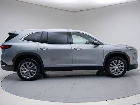 Used 2025 Buick Enclave Preferred FWD image 2