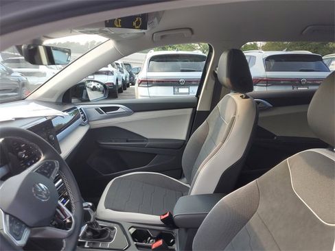 New 2025 Volkswagen Taos SE image 17