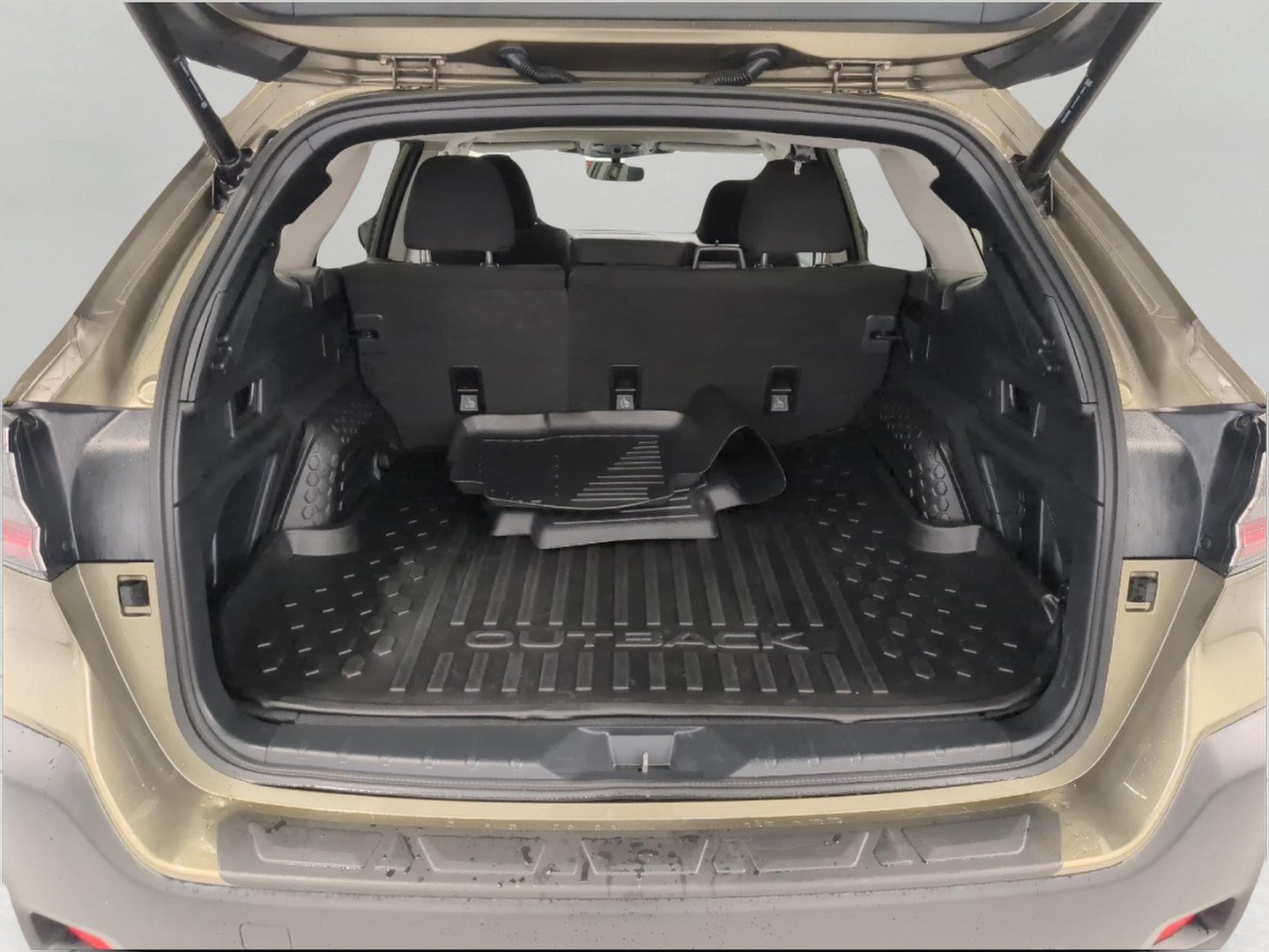 Used 2024 Subaru Outback Premium AWD/4WD image 16