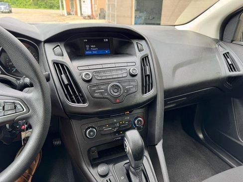 Used 2018 Ford Focus SE FWD image 16