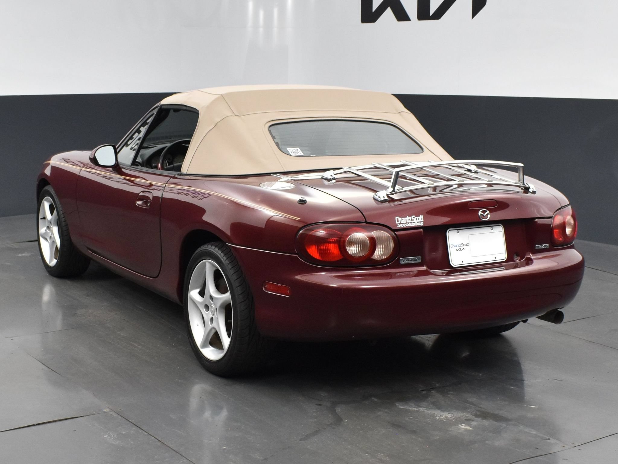 Used 2003 MAZDA MX-5 Miata RWD image 4