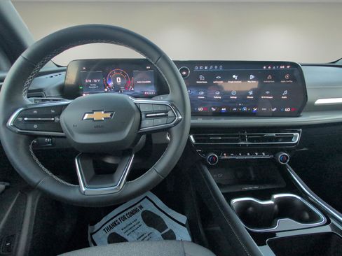 New 2026 Chevrolet Traverse LT image 9