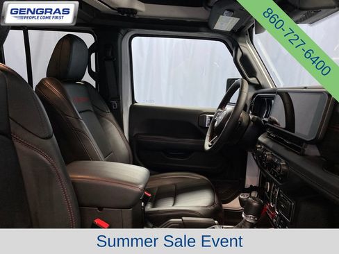 Used 2024 Jeep Gladiator Rubicon AWD/4WD image 41