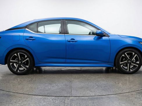 Used 2025 Nissan Sentra SV FWD image 11