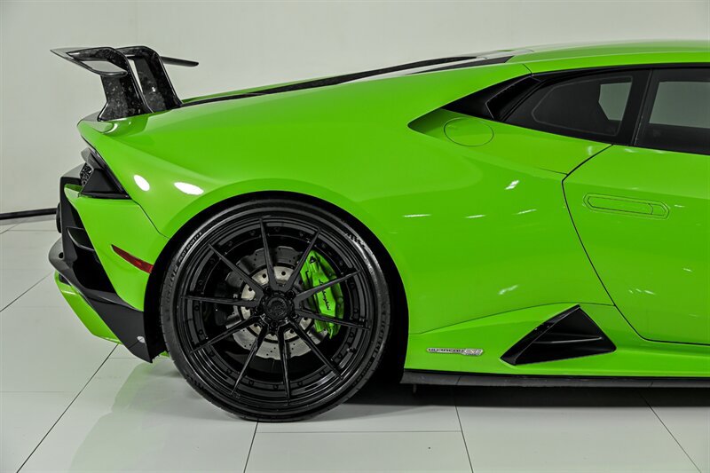 Used 2021 Lamborghini Huracan EVO RWD image 18