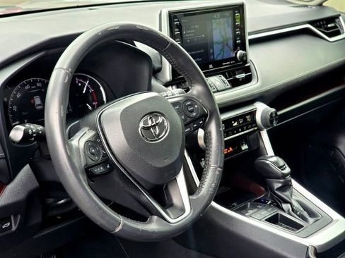 Used 2019 Toyota RAV4 Limited image 11