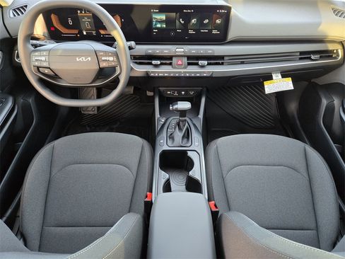 New 2025 Kia K4 LXS image 18