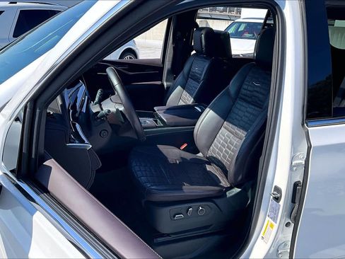 Used 2023 Cadillac Escalade ESV Premium Luxury Platinum w/ LPO, Radiant Package AWD/4WD image 7