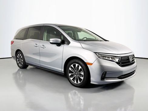 Certified 2024 Honda Odyssey EX-L image 3