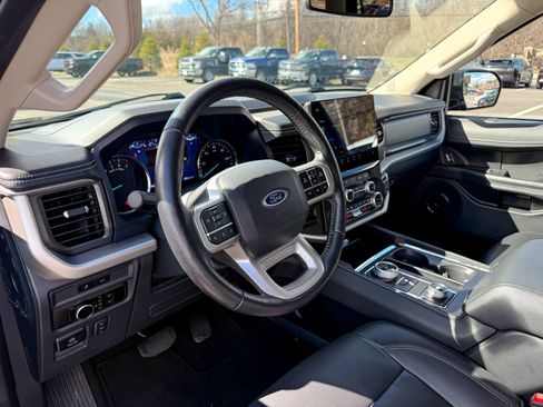Used 2024 Ford Expedition Max XLT image 18